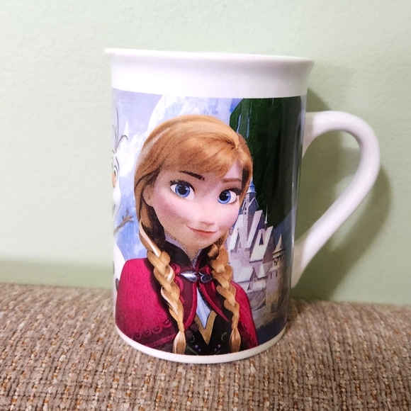 Disney "Frozen" mug with Elsa and Anna. 8oz mug. - Picture 3 of 4